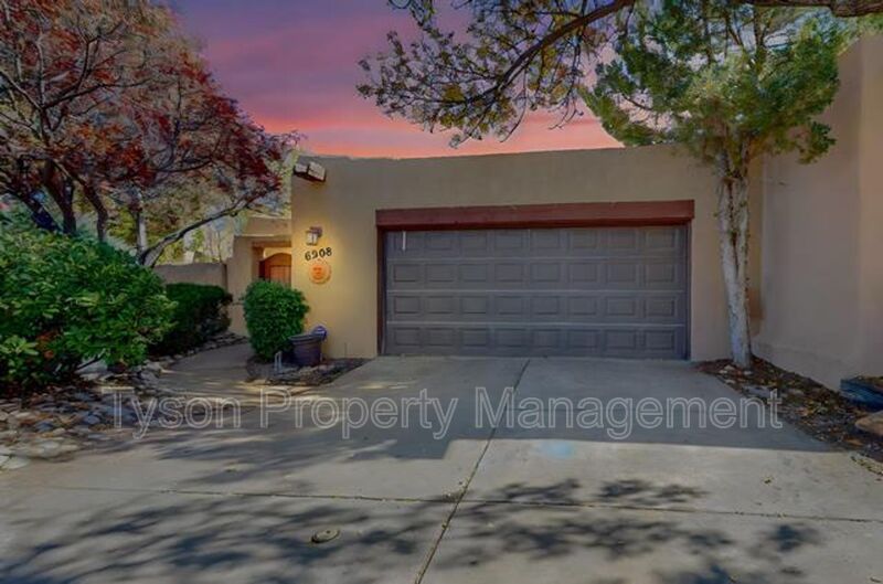 Albuquerque House: 6208 Sabre Ct NW