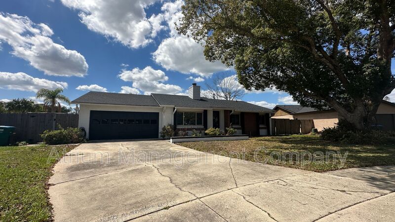 Longwood House: 1000 Huntington Ct