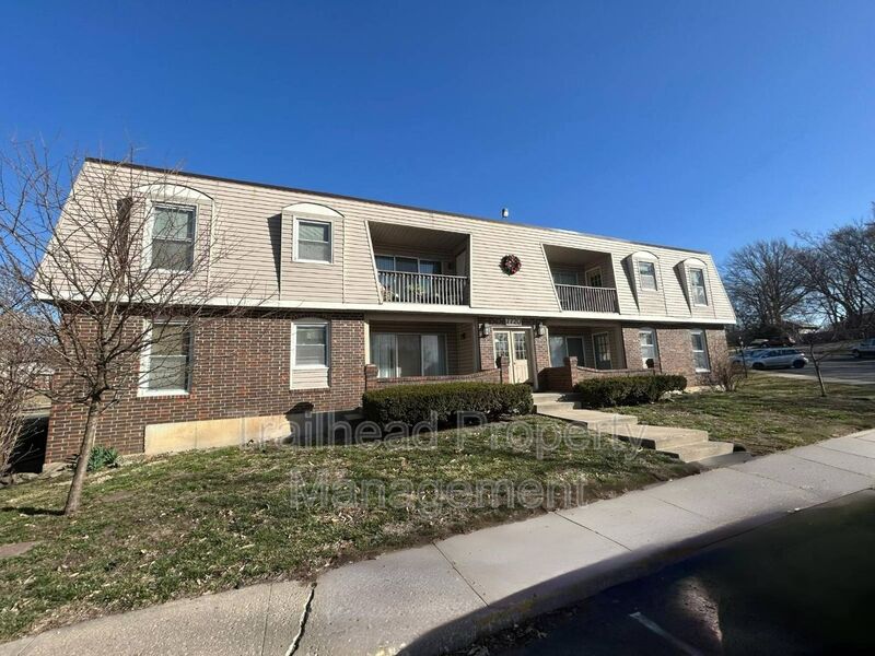 Overland Park House: 8440 Newton Street