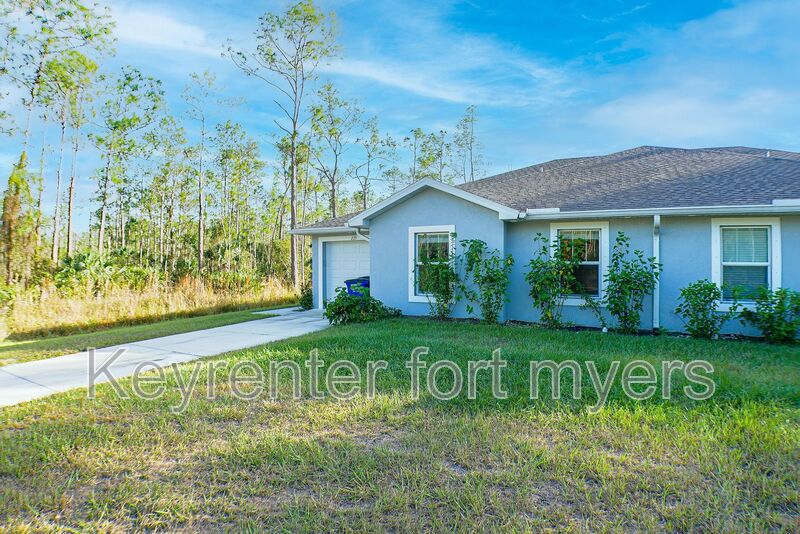 Lehigh Acres House: 227 Rogers St