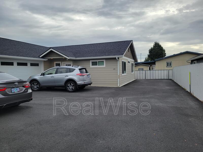 Grants Pass Condo: 124 SW Jenn Way