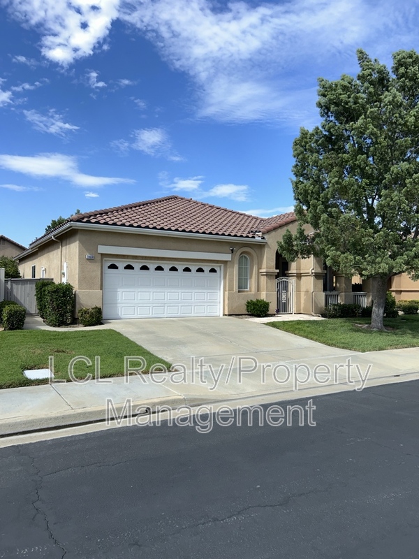 Menifee House: 28650 Shady Brook Dr