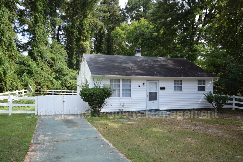 Fayetteville House: 1261 Thelbert Dr