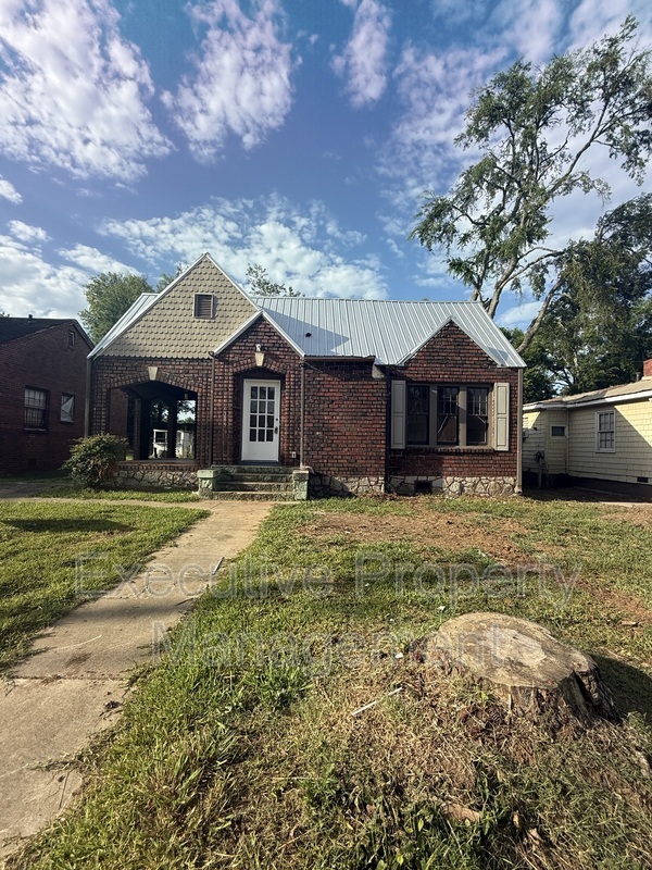 Birmingham House: 1853 Princeton Avenue
