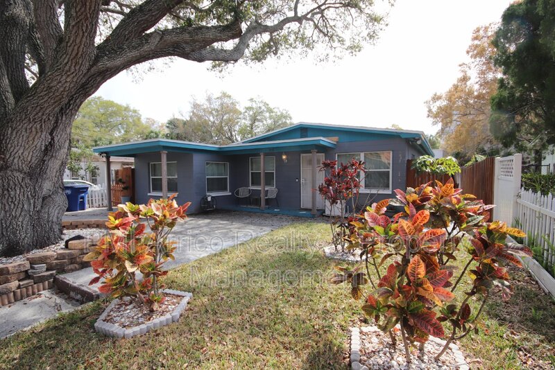 Tampa House: 1918 W Walnut St