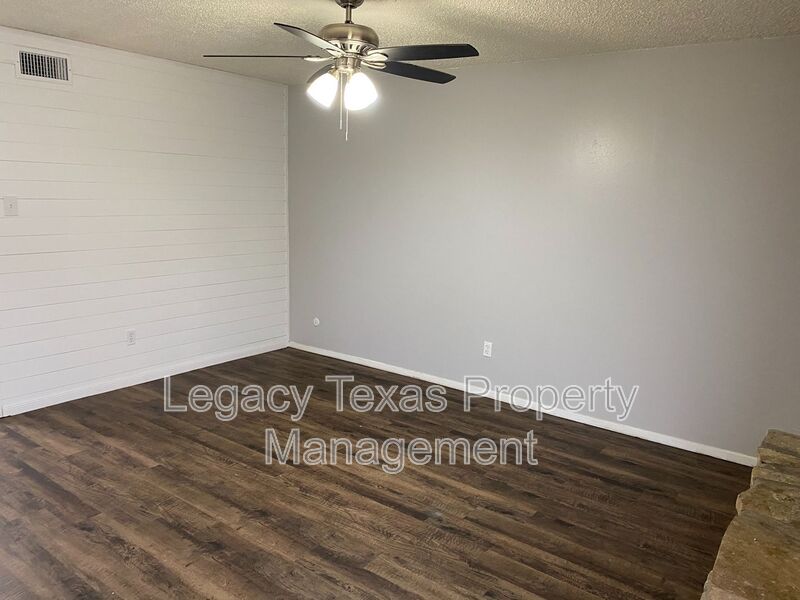 CLEBURNE Condo: 1604 Sun Valley Dr