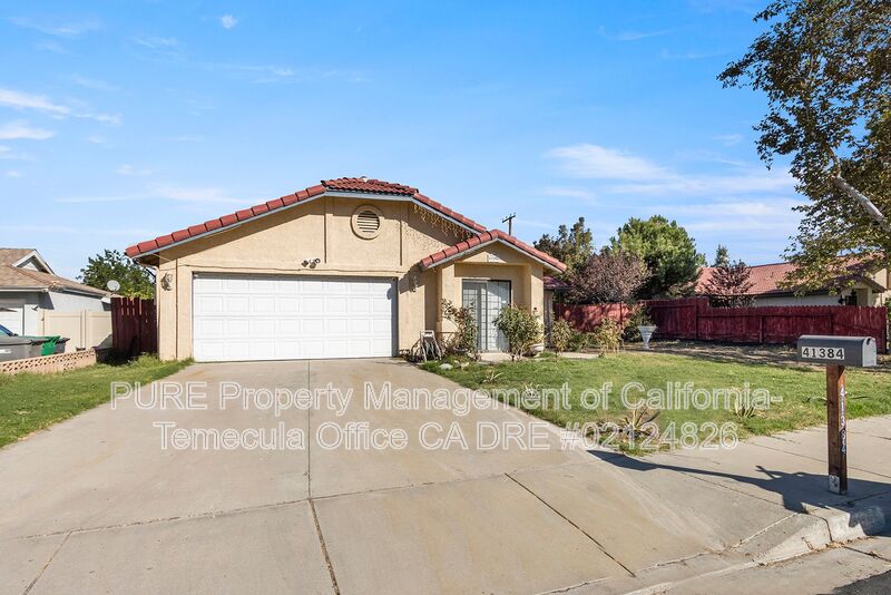 Hemet House: 41384 Collegian Way