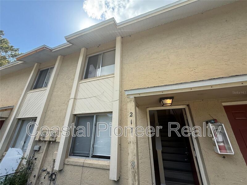 Winter Springs House: 217 S Moss Rd