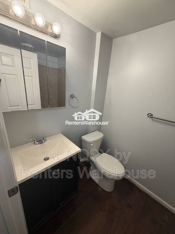 Edgewood House: 907 Woodbridge