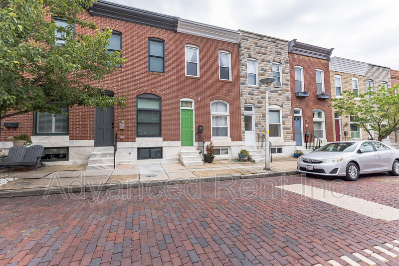 Baltimore Townhome: 415 S Robinson Street