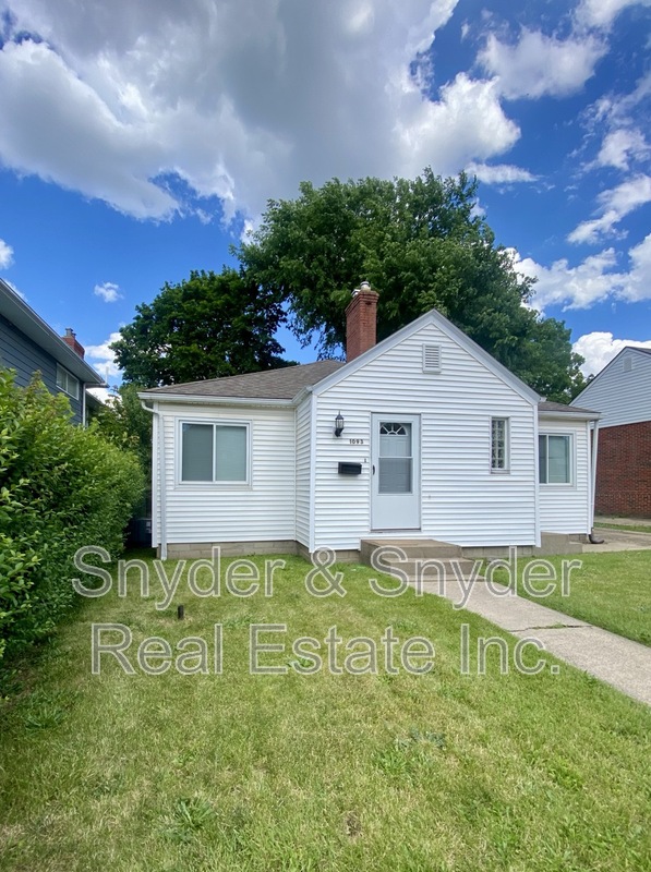 Akron House: 1093 N Main St.