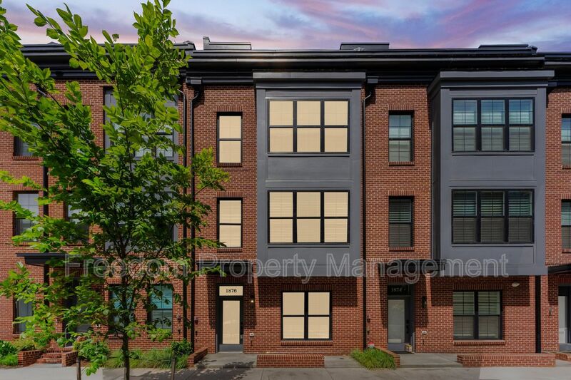 Reston Townhome: 1876 Michael Faraday Dr