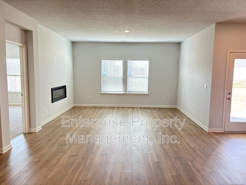 Photo 2 of 250 Kipling Dr