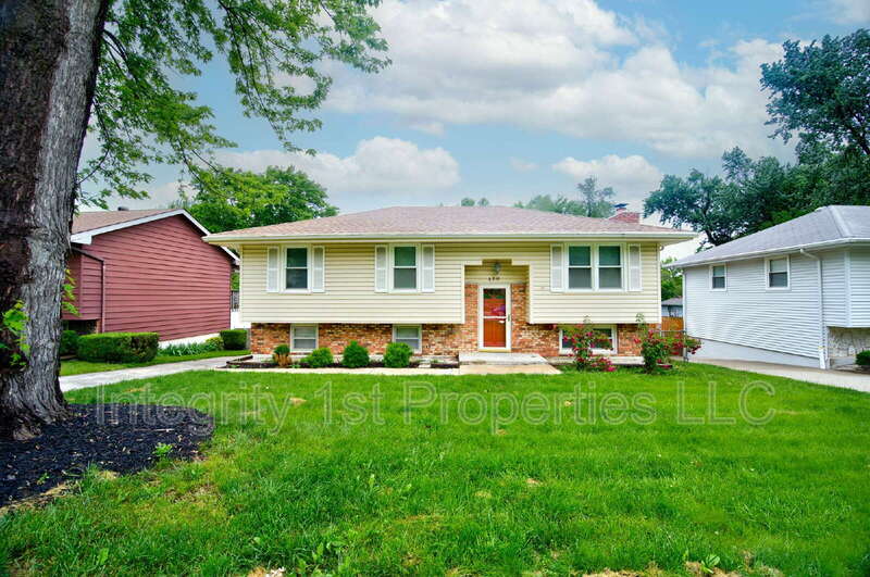 Kansas City House: 6910 Northwest Belvidere Parkway