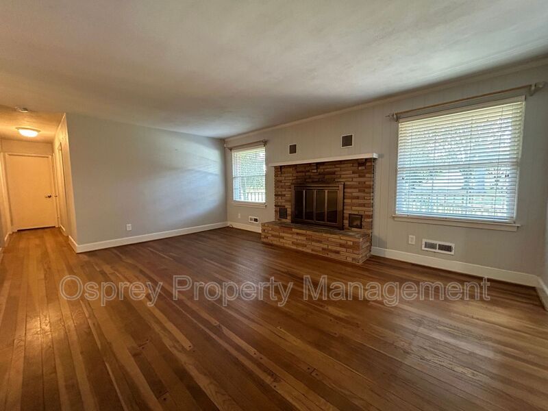 Spacious Brick Ranch Single Family Home!  - Photo 6