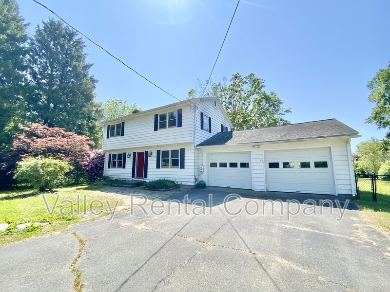 Hadley House: 73 Rocky Hill Rd