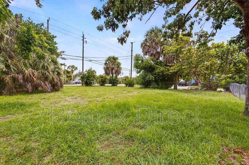 WEST PALM BEACH House: 2609 Richard Road