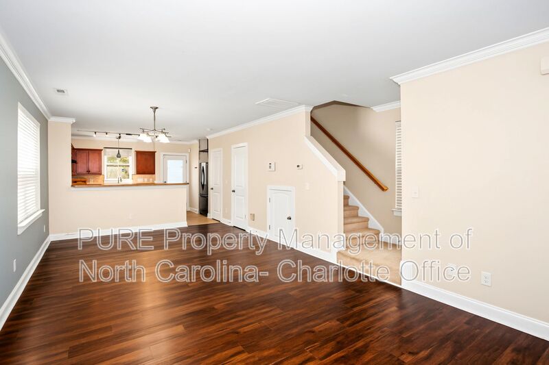 Davidson House: 15959 Rose Glenn Ln