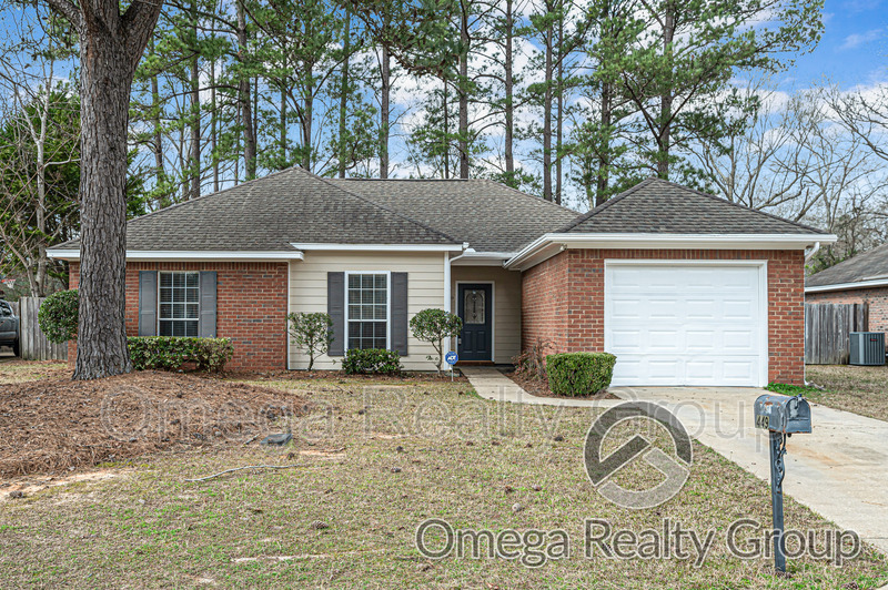 Wetumpka House: 449 River Oaks Dr