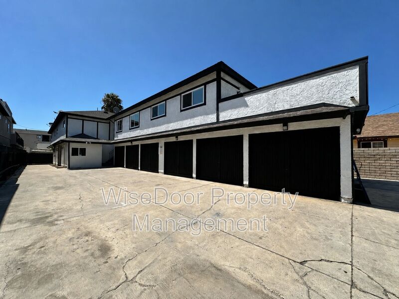 Santa Ana Condo: 810 S Flower St.