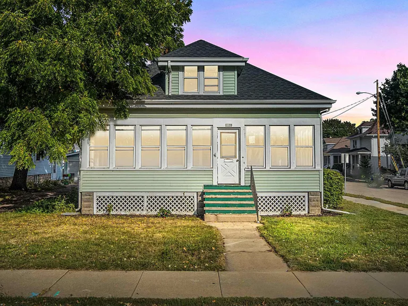 Oshkosh House: 1138 Jackson Street