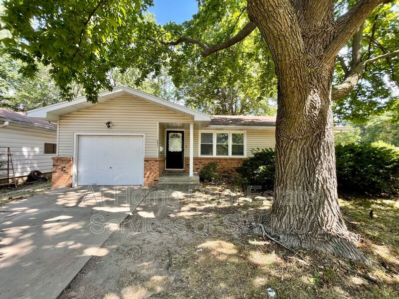 Springfield House: 331 E Wayland