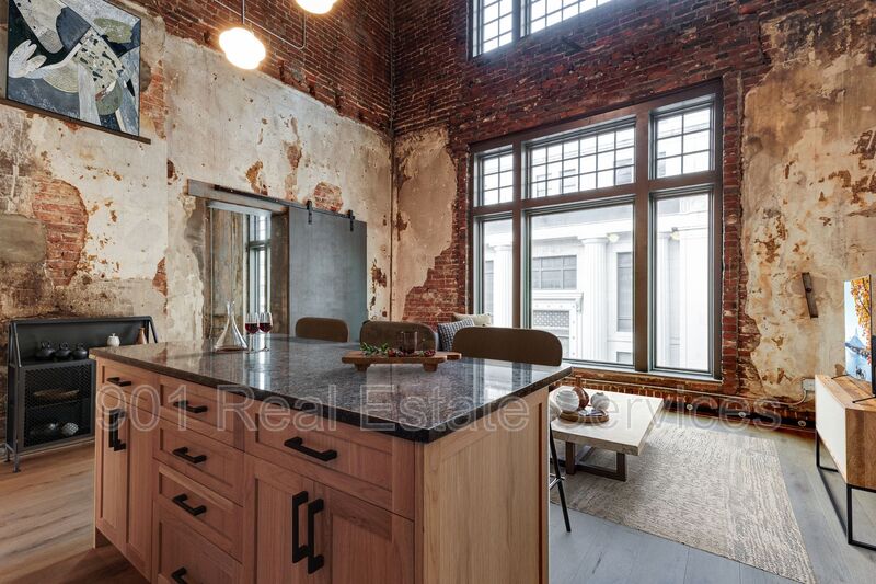 Memphis Condo: 124 Monroe Avenue