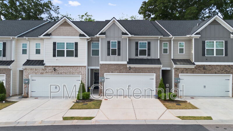 McDonough Townhome: 192 Hampton Cir