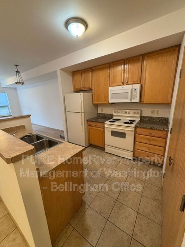 Bellingham House: 516 Darby Drive