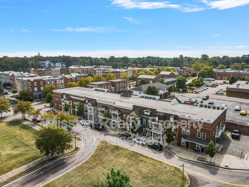 Chester Condo: 4307 Fountain Square Plaza