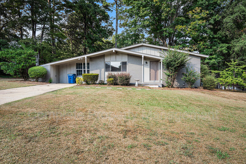 Homewood House: 545 Edgecrest Drive
