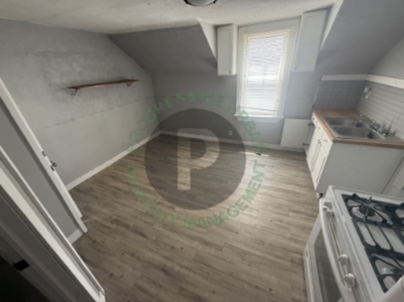 Cleveland Condo: 4067 East 57th Street - Upstairs