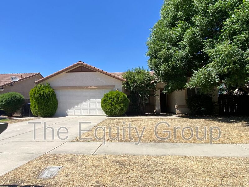 Visalia House: 3848 East Oak Avenue