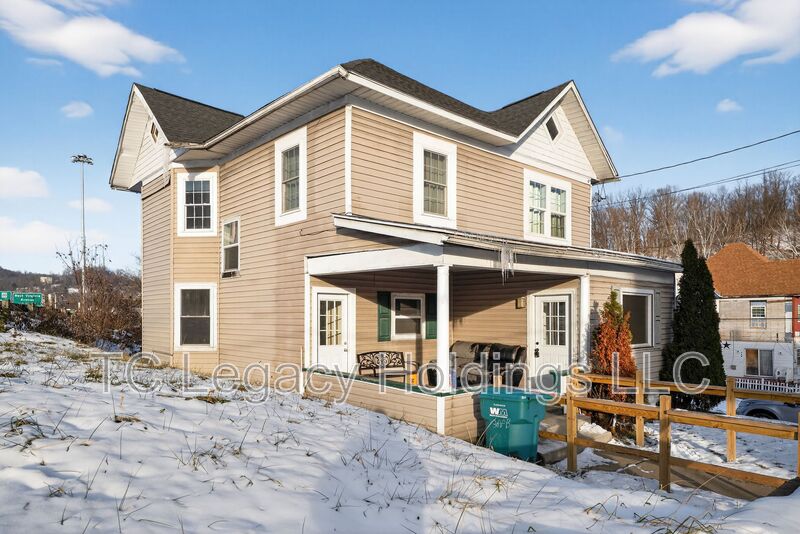 Clarksburg Condo: 388 Broaddus Avenue - B