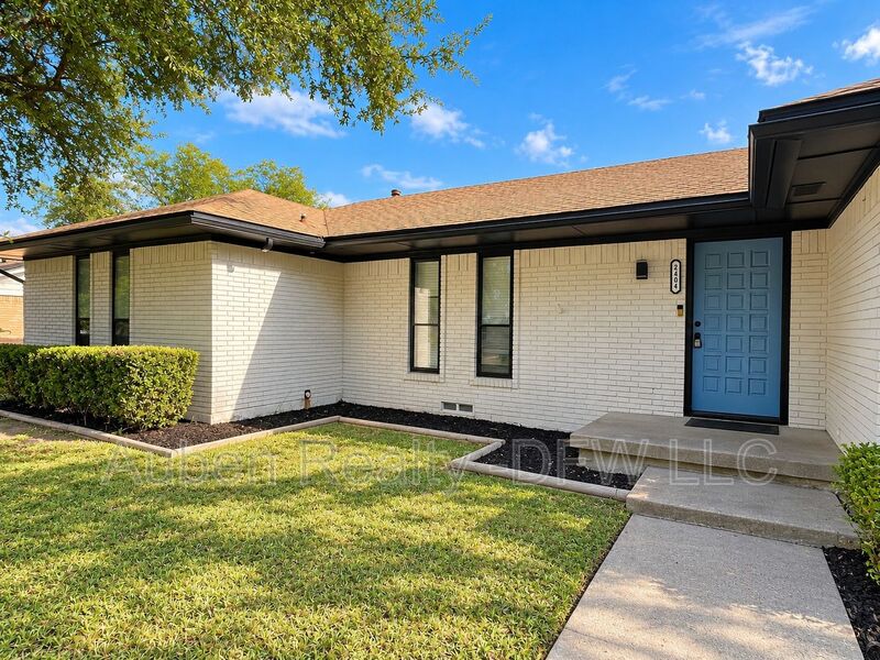 Plano House: 2404 Kentfield Drive