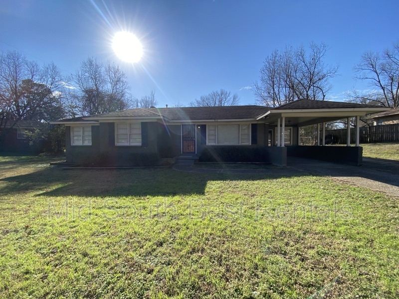 Memphis House: 963 Linwood Rd N