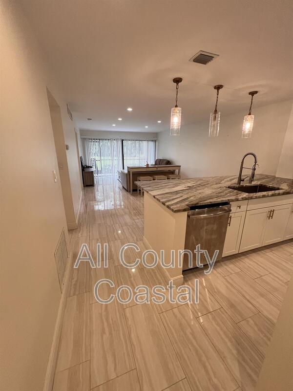 West Palm Beach Condo: 2500 Presidential Way Apt 103,