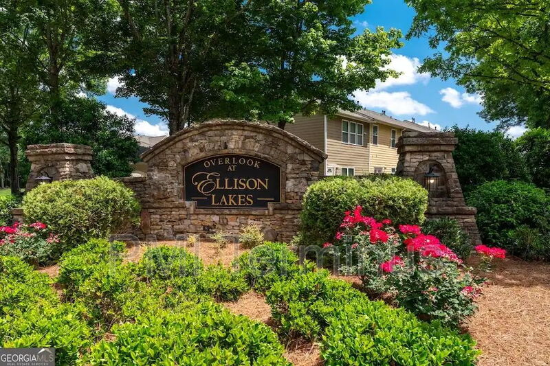 Kennesaw Townhome: 1914 Lakeshore Overlook Cir NW