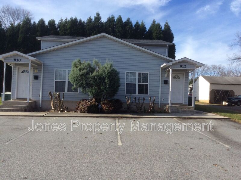 Salisbury Townhome: 810 Pine Street