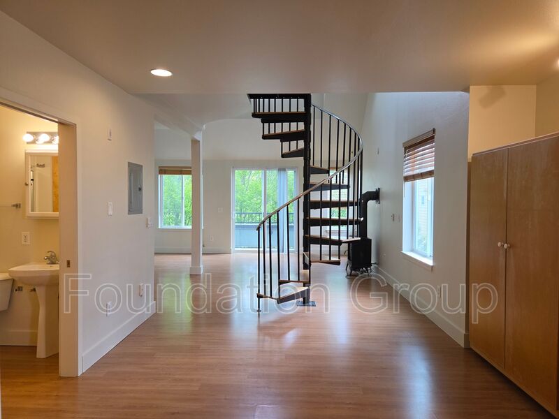Seattle House: 4038 Stone Way N