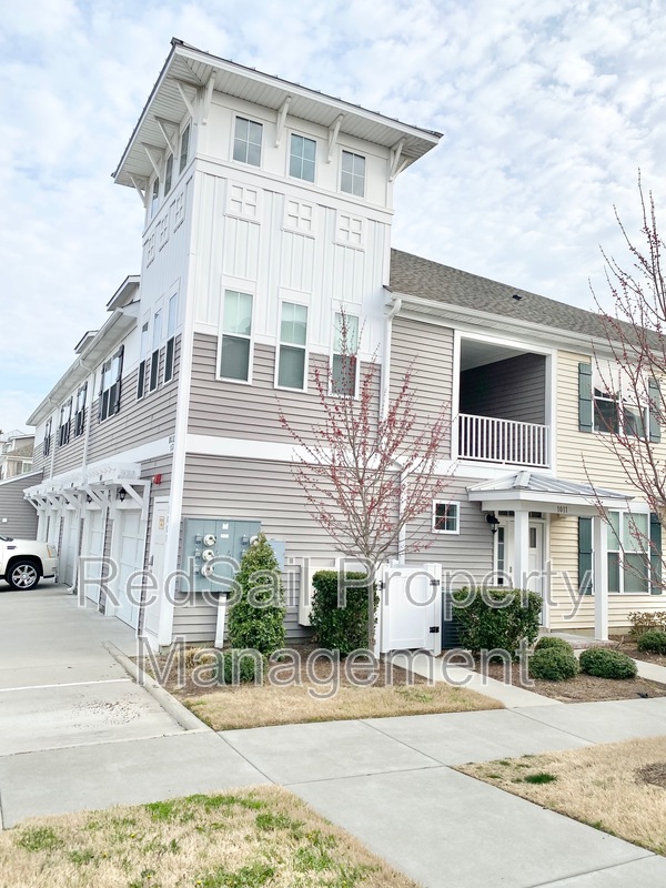 Hampton House: 1011 Celia Ct