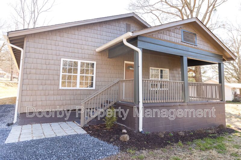 Rocky Face House: 506 Deck Dr