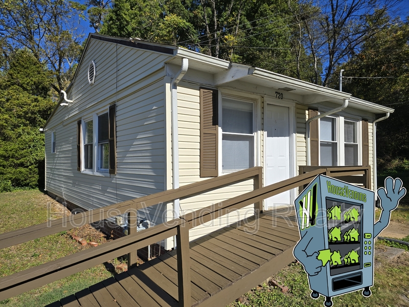 Maryville House: 720 Houston Ave