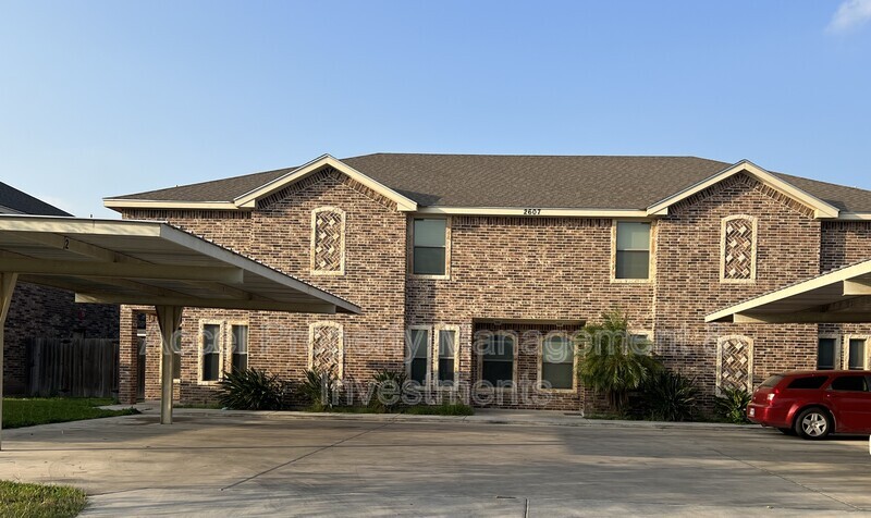 Alton Condo: 2607 E. Eisenhower