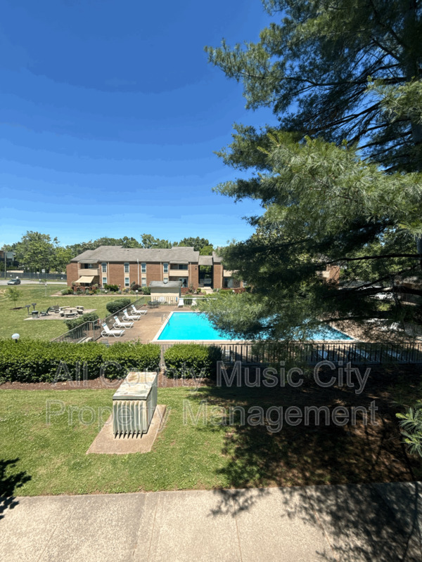 Nashville Condo: 515 Basswood Ave