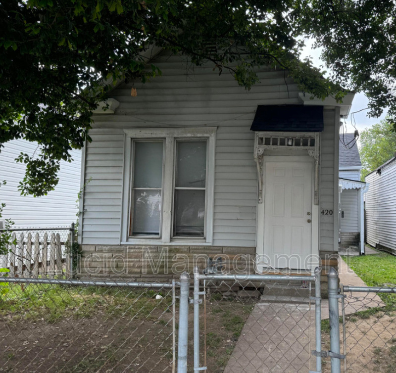 Louisville House: 420 Montana Avenue