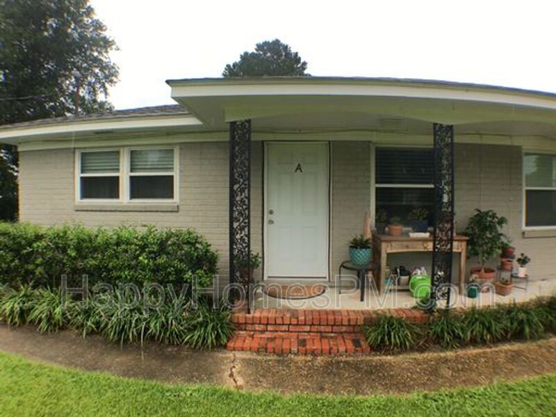 Charleston House: 1556 Kemper Avenue