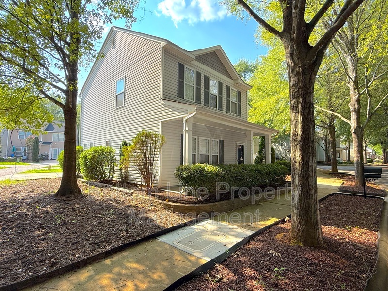 Huntersville House: 13129 Windy Lea Lane