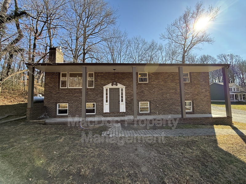 Fredericksburg House: 126 Morton Road