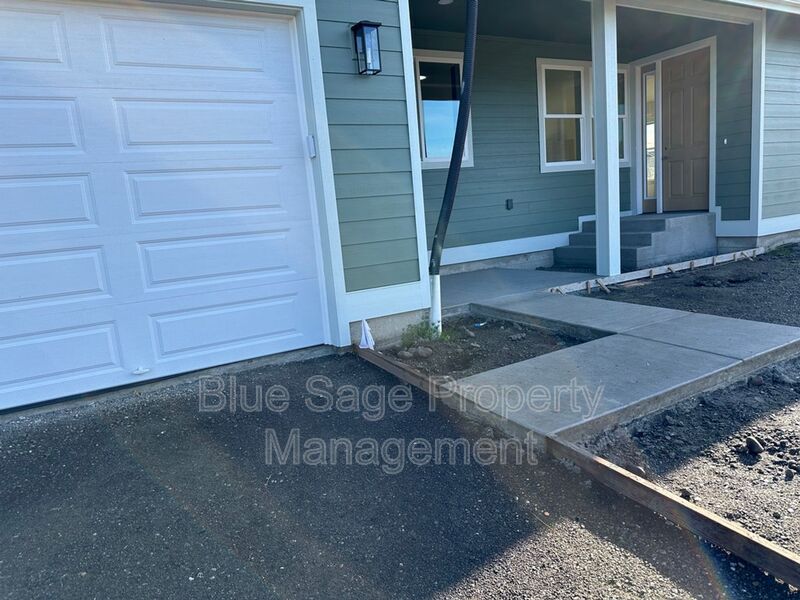 Sequim House: 865 W Hendrickson Rd